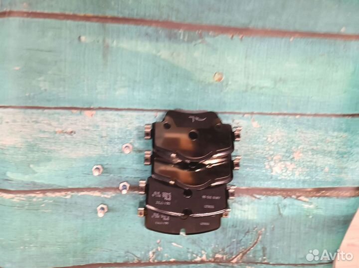 Тормозные колодки BMW G01 G30 F45 новые