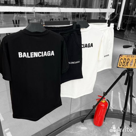 Летний костюм Balenciaga