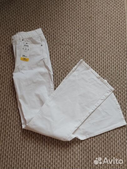 Джинсы-клеш белые Новые 44