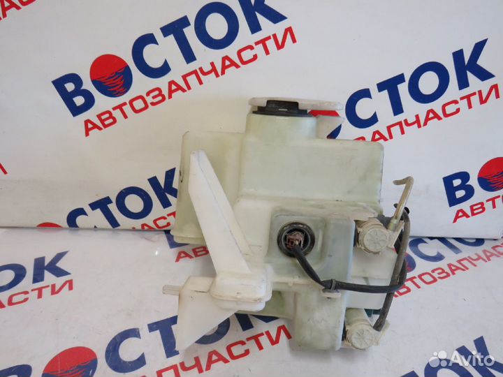 Бачок омывателя nissan caravan VWE25, vwme25, VRE2