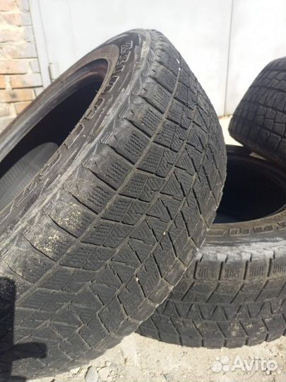 Bridgestone Blizzak DM-V1 235/60 R17 102R