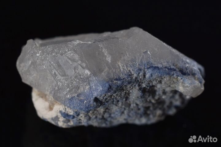 Кварц с дюмортьеритом. Лот № 950