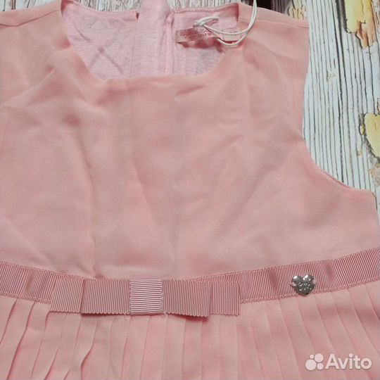 Платье на девочку новое 110