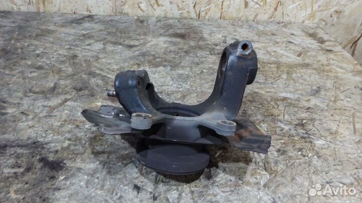 Кулак передний правый BMW X3 E83 бмв Х3 Е83