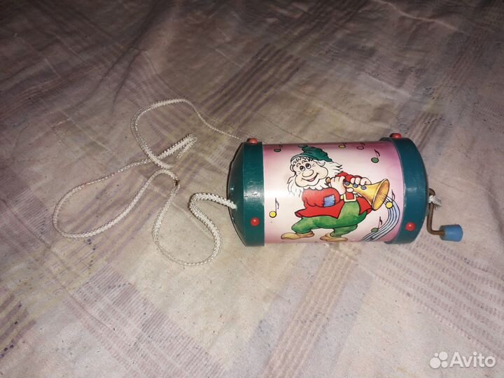 Игрушка музыкальная и кубики