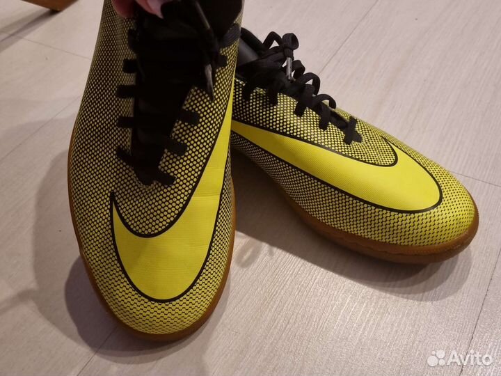 Бутсы футбольные р.44