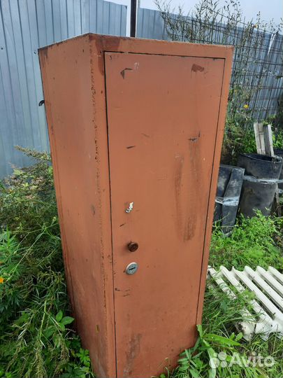 Металлический сейф