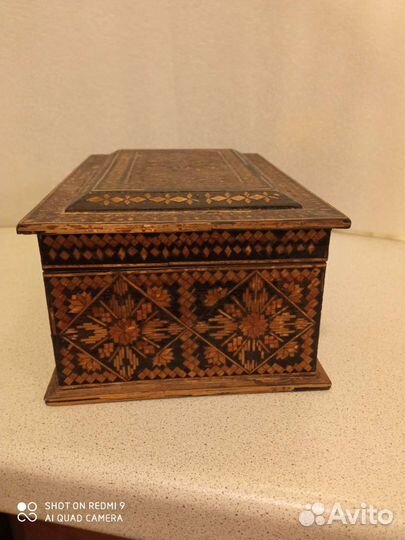 Шкатулка деревянная с инкрустацией из соломки СССР