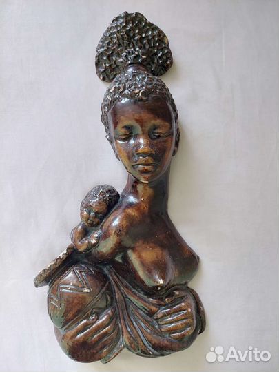 Скульптура на стену