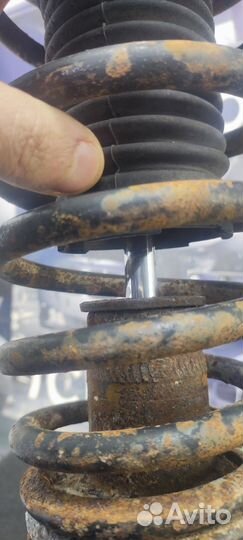 Стойка передняя Nissan Primera P11