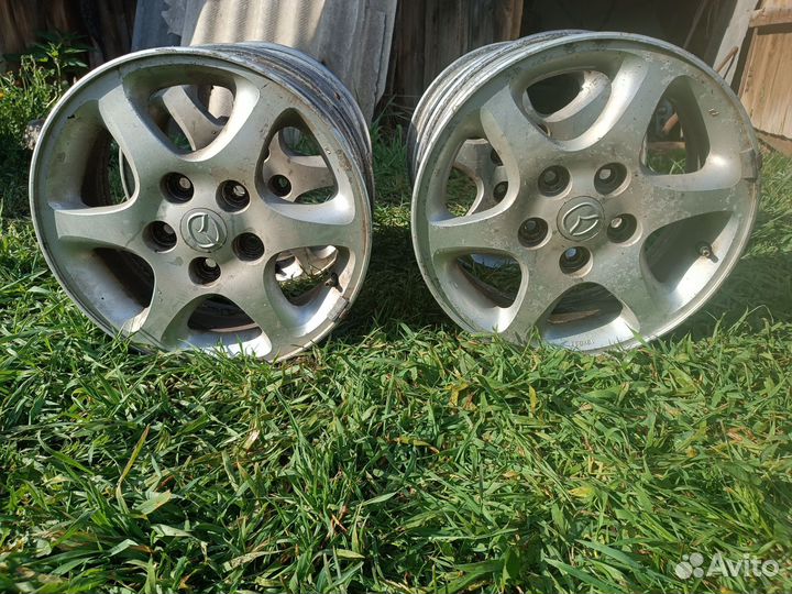 Продам заднюю полку от мазда примасси 4 диска