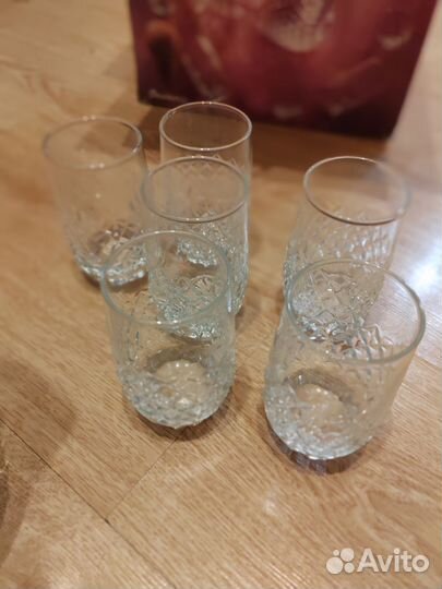 Кувшин со стаканами