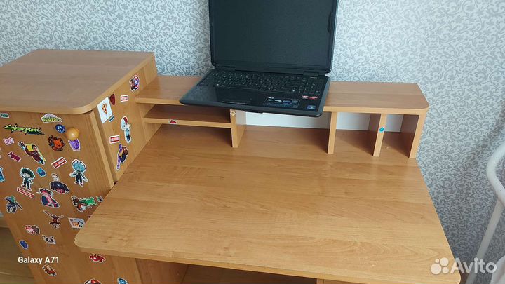 Детский письменный стол