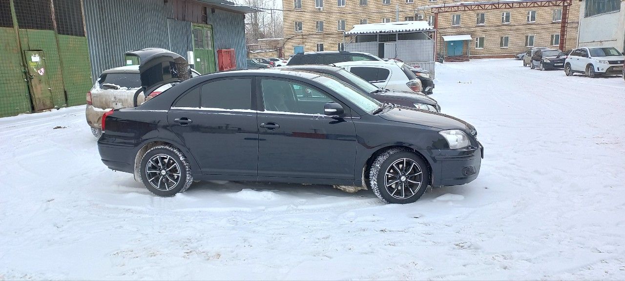 Toyota Avensis: фото владельца