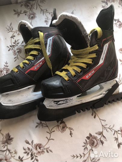 Коньки и краги хоккейные