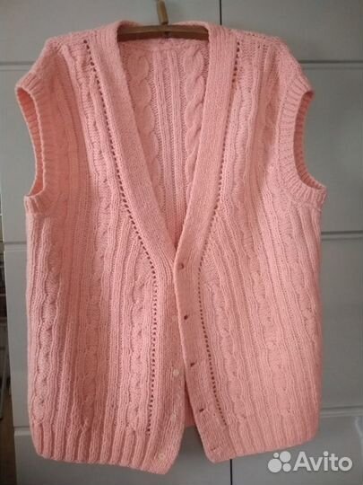 Жилет вязаный