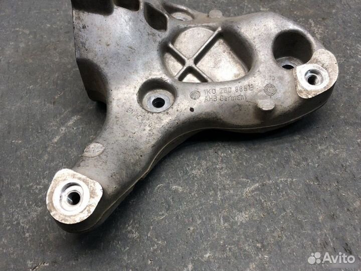 Кронштейн компрессора Skoda Octavia A5 BSE 2011