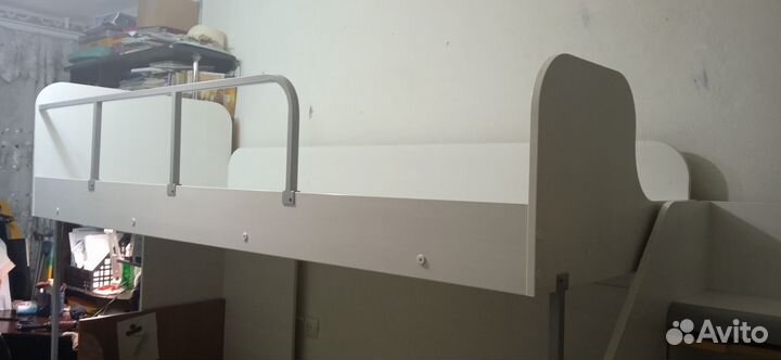 Кровать двухьярусная