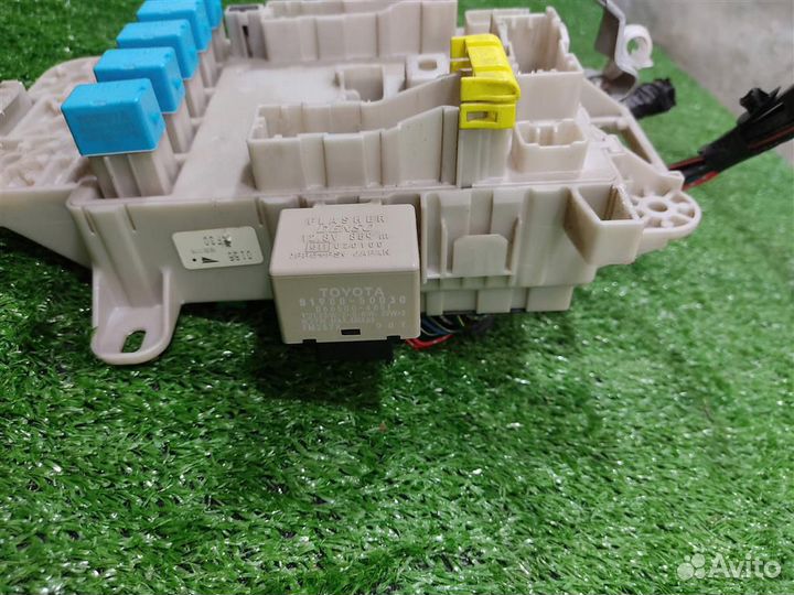 Блок предохранителей салонный Toyota RAV4 A2 2005