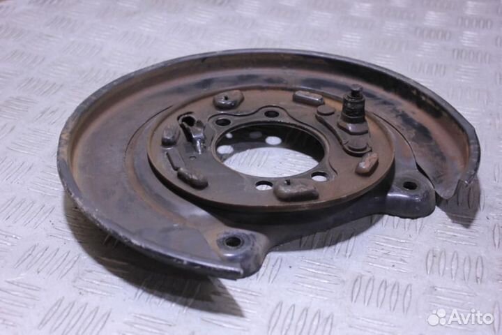 Щит опорный Subaru Outback B13