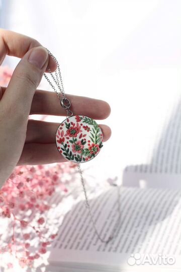 Кулон ручной работы из полимерной глины