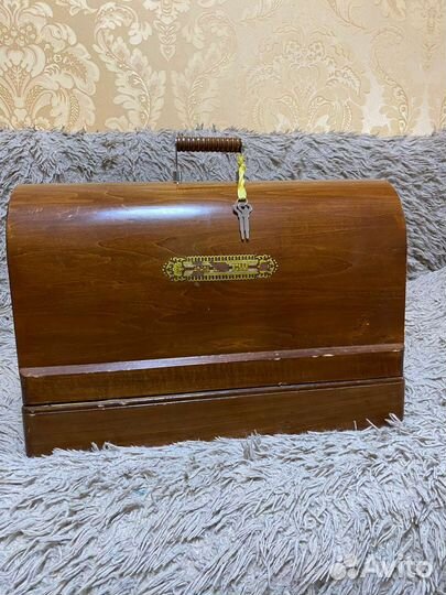 Машина швейная,с электроприводом