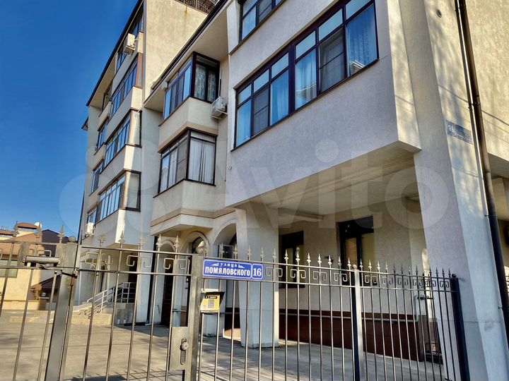 Квартира-студия, 54 м², 1/5 эт.