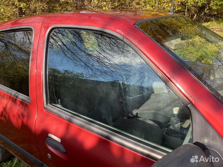 Стекла дверные Renault Symbol 1