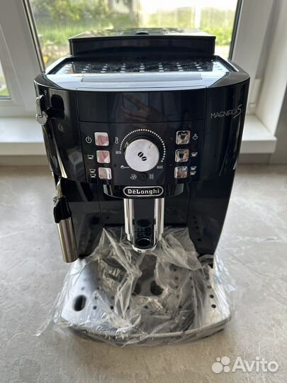 Кофемашина DeLonghi magnifica S