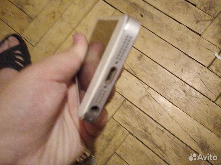 Телефон iPhone 5