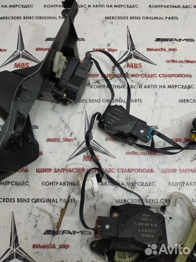 Моторчик заслонки печки w203 Mercedes