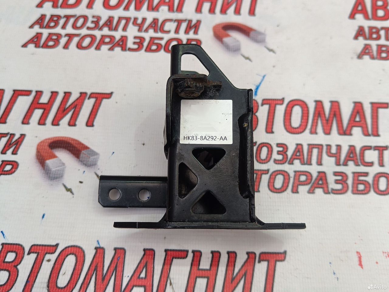 Кронштейн радиатора передний правый Ягуар Ф-пайс