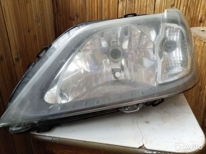 Фара рено-логан