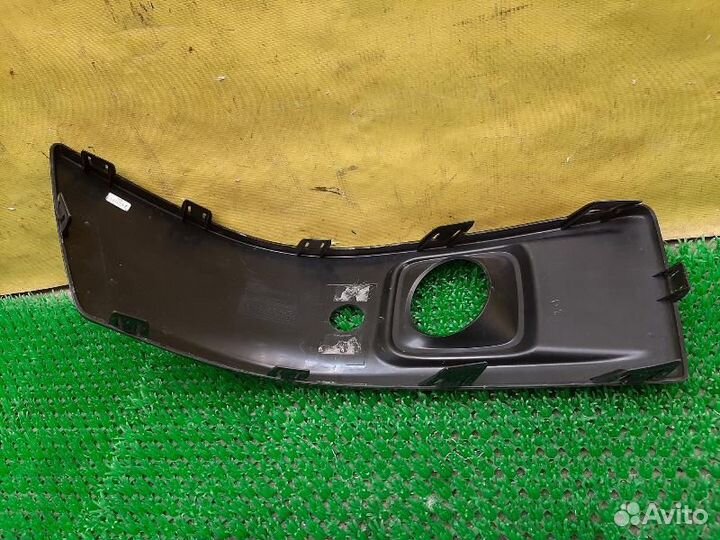 Накладка противотуманной фары передняя левая Tank