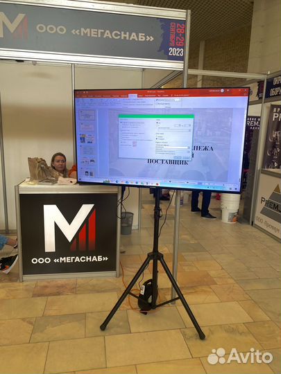 Аренда телевизора на стойке 55