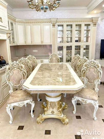 Столы и стулья