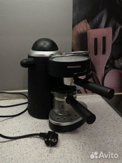 Кофеварка Redmond RCM - 1502 (на запчасти)