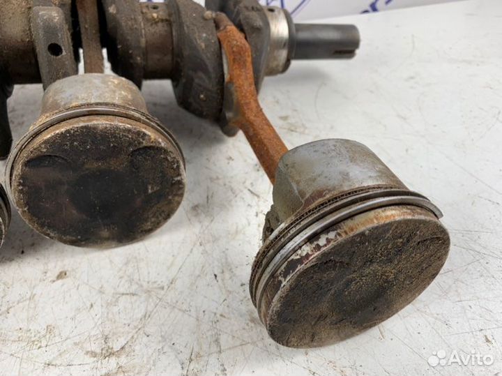 Коленвал с поршнями Honda Civic 4D FD1 1.8