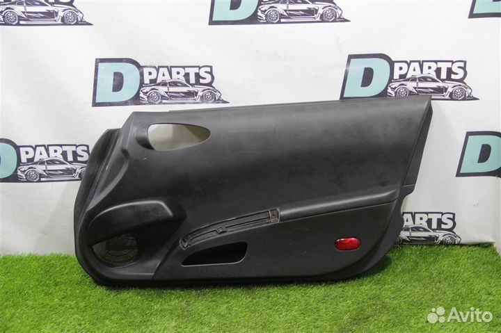 Обшивка двери правая Nissan Fairlady Z Z33-008815