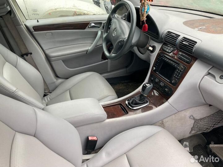 В разборе Mercedes C-270 D W203