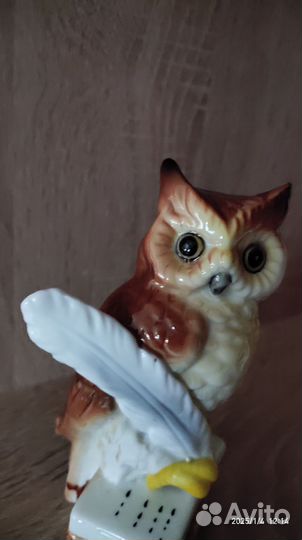 Статуэтка сова на книгах фарфор