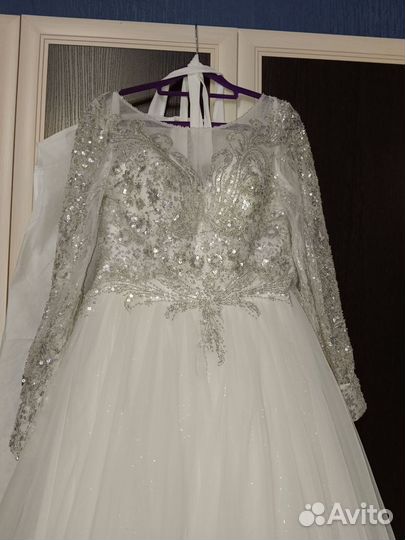 Пышное свадебное платье со шлейфом