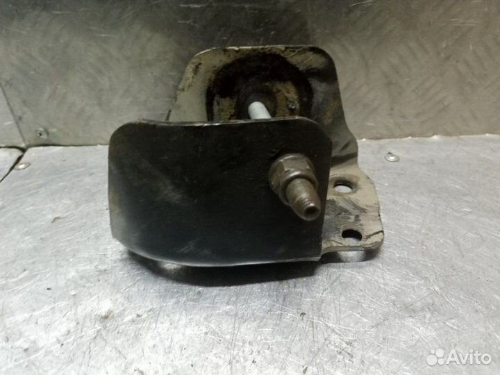 Крепление балки подвески заднее правое Renault