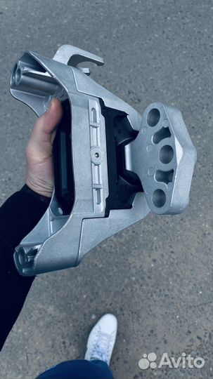 Опора двигателя правая Opel Astra J 12.09