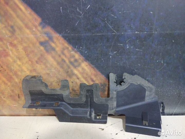 Воздуховод радиатора правый Volkswagen Passat