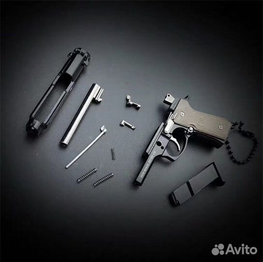 Брелок beretta 92 разборный масштаб 3:1