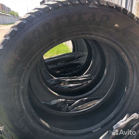 Goodyear Aquatred 215/65 R16 98K