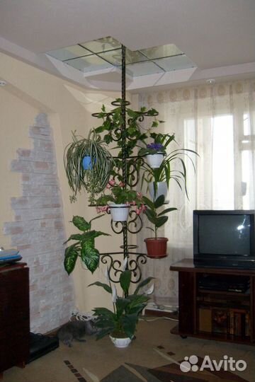 Цветочная стойка