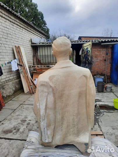 Бюст Монумент Ульянов Ленин