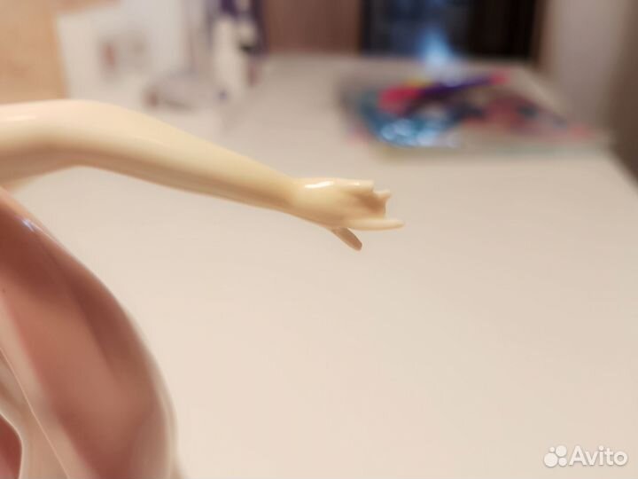 Фарфоровая статуэтка 